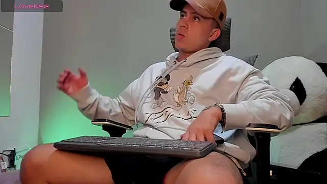 Snapshot of mattiwsmorris_ chatting on 10/23/25, 03:39 mattiwsmorris  online show from 10/23/25, 03:39