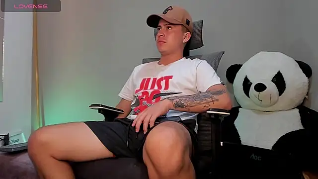 Snapshot of mattiwsmorris_ chatting on 10/25/25, 07:27 mattiwsmorris  online show from 10/25/25, 07:27