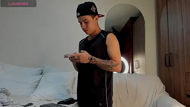 Snapshot of mattiwsmorris_ chatting on 04/18/26, 04:05 mattiwsmorris online show from 04/18/26, 04:05