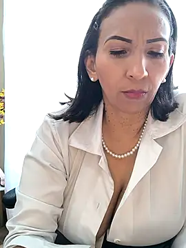 Mrsvictoriaaa online show from 04/16/26, 07:36