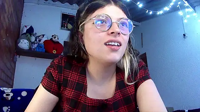 Snapshot of Emily__katz chatting on 03/19/25, 06:44 Emily katz online show from 03/19/25, 06:44