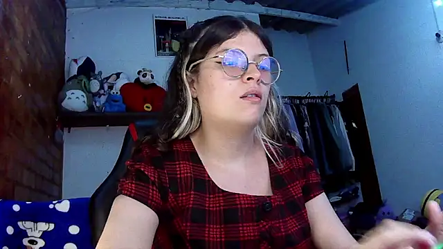 Snapshot of Emily__katz chatting on 03/19/25, 09:48 Emily katz online show from 03/19/25, 09:48