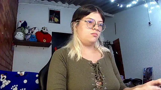 Snapshot of Emily__katz chatting on 03/20/25, 10:29 Emily katz online show from 03/20/25, 10:29