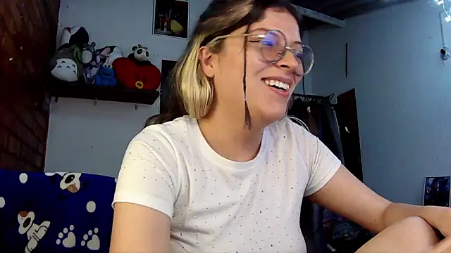 Snapshot of Emily__katz chatting on 03/21/25, 10:06 Emily katz online show from 03/21/25, 10:06