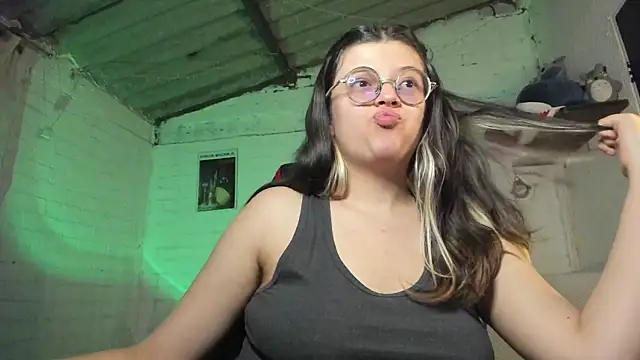 Snapshot of Emily__katz chatting on 09/08/25, 10:53 Emily katz online show from 09/08/25, 10:53