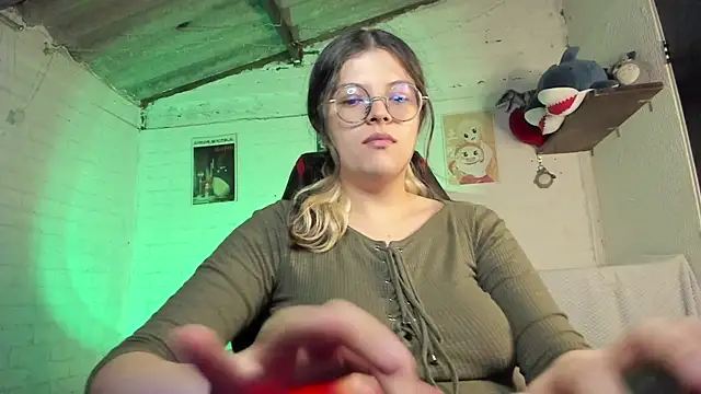 Snapshot of Emily__katz chatting on 09/12/25, 10:54 Emily katz online show from 09/12/25, 10:54