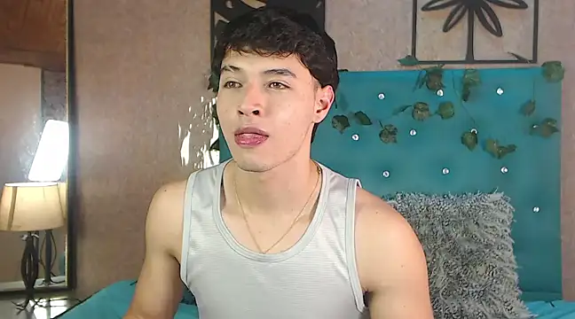 Snapshot of LiamAndrewzz chatting on 02/19/25, 08:10 LiamAndrewzz online show from 02/19/25, 08:10