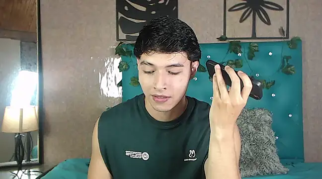 Snapshot of LiamAndrewzz chatting on 02/23/25, 12:08 LiamAndrewzz online show from 02/23/25, 12:08