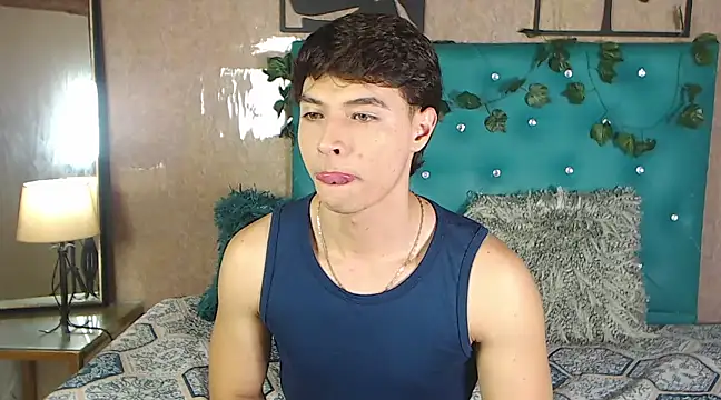 Snapshot of LiamAndrewzz chatting on 03/23/25, 04:05 LiamAndrewzz online show from 03/23/25, 04:05