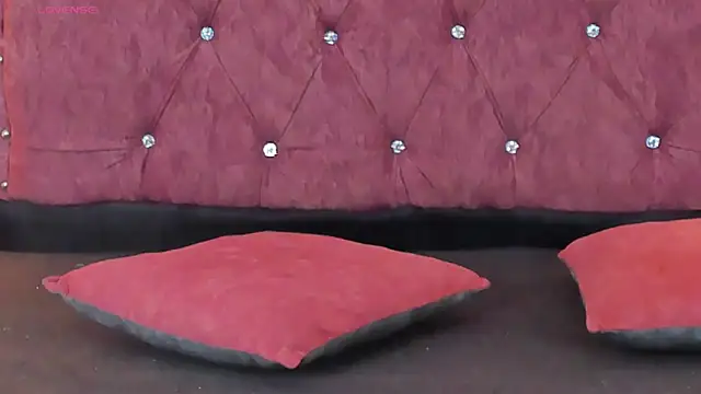 ValentinaGuerra online show from 12/01/25, 01:32