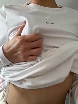 skybeatrice7 online show from 11/23/25, 07:24