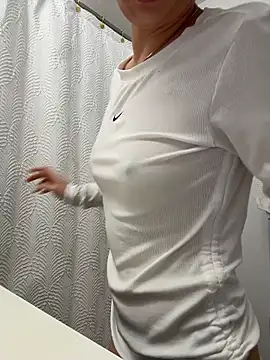 skybeatrice7 online show from 03/29/26, 10:10