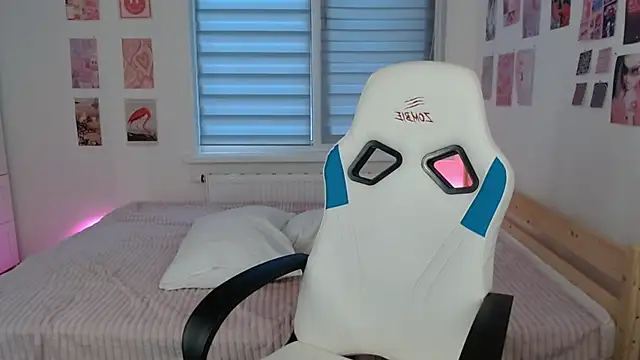 Karina Hendrick online show from 03/08/25, 10:11