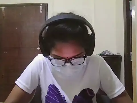 Snapshot of cutee_telugu chatting on 10/19/25, 03:01 cutee telugu online show from 10/19/25, 03:01