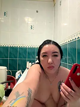 Snapshot of Naughtbaby_2025 chatting on 11/13/25, 04:06 Naughtbaby 2025 online show from 11/13/25, 04:06