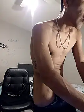 Snapshot of LeonRoots chatting on 01/08/26, 02:41 LeonRoots online show from 01/08/26, 02:41