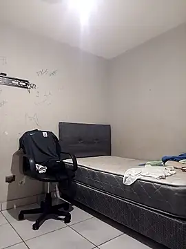 Snapshot of LeonRoots chatting on 01/11/26, 10:26 LeonRoots online show from 01/11/26, 10:26