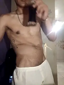 Snapshot of LeonRoots chatting on 02/04/26, 07:47 LeonRoots online show from 02/04/26, 07:47