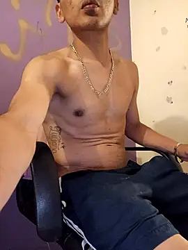 Snapshot of LeonRoots chatting on 02/18/26, 07:48 LeonRoots online show from 02/18/26, 07:48