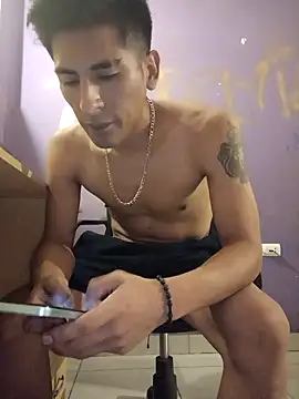 Snapshot of LeonRoots chatting on 02/27/26, 06:46 LeonRoots online show from 02/27/26, 06:46