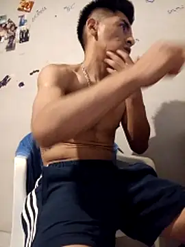 Snapshot of LeonRoots chatting on 03/20/26, 09:30 LeonRoots online show from 03/20/26, 09:30