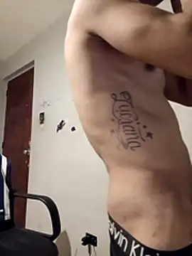 Snapshot of LeonRoots chatting on 03/28/26, 03:06 LeonRoots online show from 03/28/26, 03:06