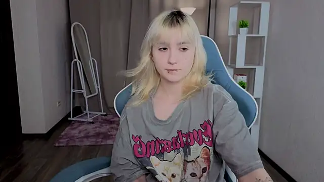 Snapshot of Nasy chatting on 11/29/25, 06:44 Nasy online show from 11/29/25, 06:44