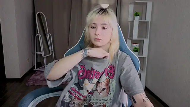 Snapshot of Nasy chatting on 12/01/25, 04:34 Nasy online show from 12/01/25, 04:34