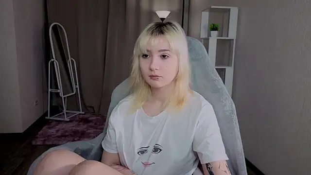 Snapshot of Nasy chatting on 12/02/25, 05:19 Nasy online show from 12/02/25, 05:19