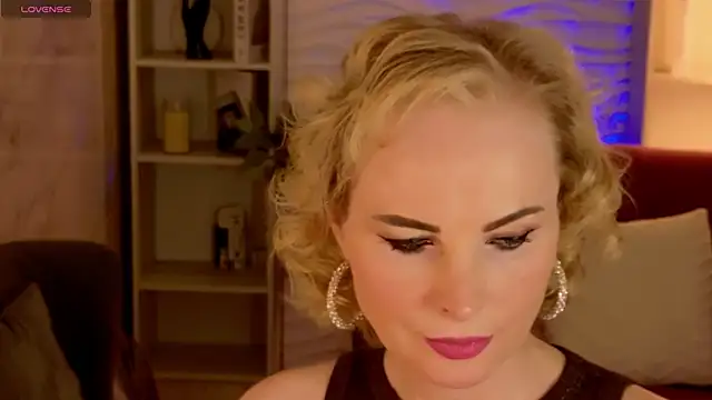 Snapshot of Sandra_Kind chatting on 04/19/26, 05:40 Sandra Kind online show from 04/19/26, 05:40