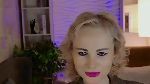 Snapshot of Sandra_Kind chatting on 05/20/26, 05:35 Sandra Kind online show from 05/20/26, 05:35