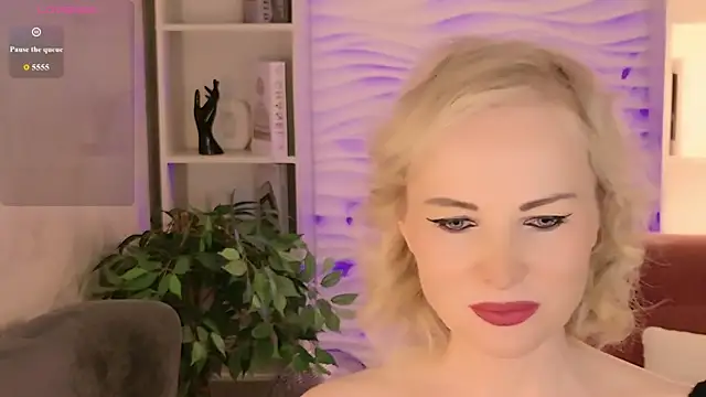 Snapshot of Sandra_Kind chatting on 05/27/26, 05:37 Sandra Kind online show from 05/27/26, 05:37