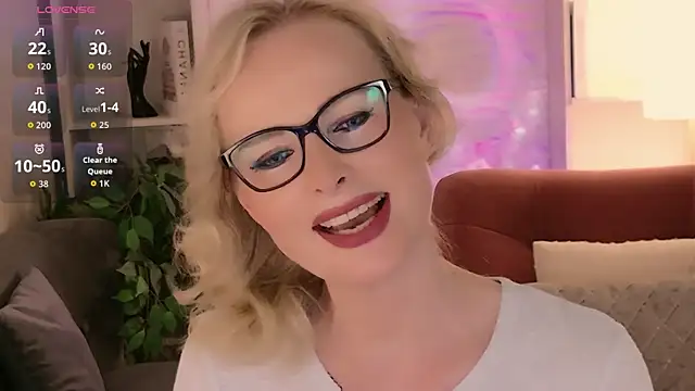 Snapshot of Sandra_Kind chatting on 07/12/26, 05:20 Sandra Kind online show from 07/12/26, 05:20