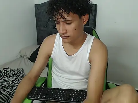 Boy coll online show from 03/08/26, 05:33