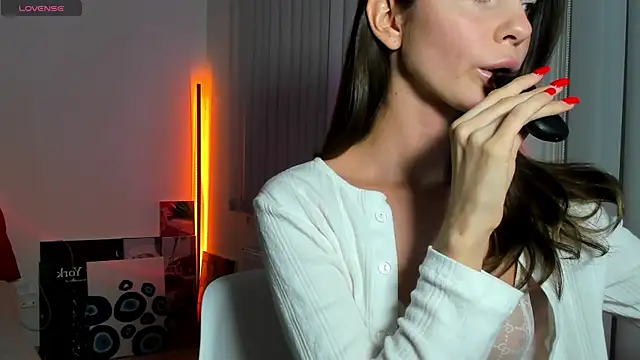 Snapshot of Andrea_tasty chatting on 05/30/26, 05:21 Andrea tasty online show from 05/30/26, 05:21