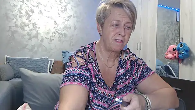 RosesandLillies online show from 11/28/25, 05:48