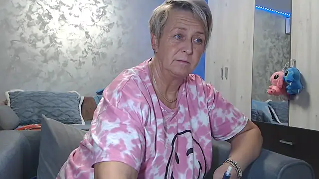 RosesandLillies online show from 11/29/25, 05:49