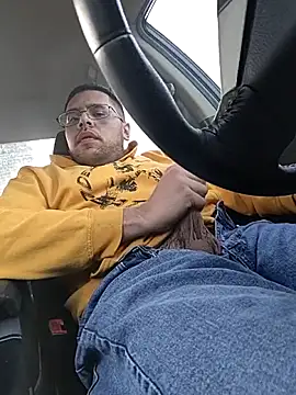 Snapshot of uncutalyxOF chatting on 11/11/25, 11:05 uncutalyxOF online show from 11/11/25, 11:05