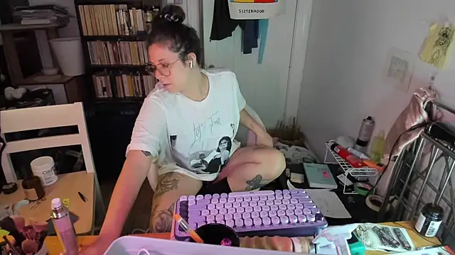 Snapshot of Rosiee69_ chatting on 11/16/25, 01:28 Rosiee69 online show from 11/16/25, 01:28