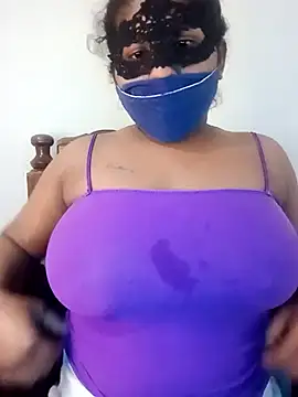 Snapshot of Crazy_Dilu chatting on 03/08/25, 03:17 Crazy Dilu online show from 03/08/25, 03:17