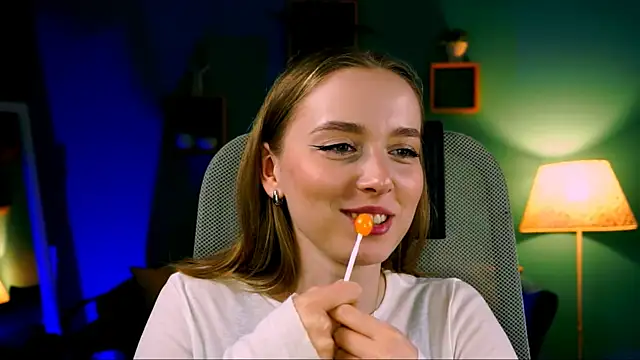 JenniferGraces online show from 03/22/25, 10:48