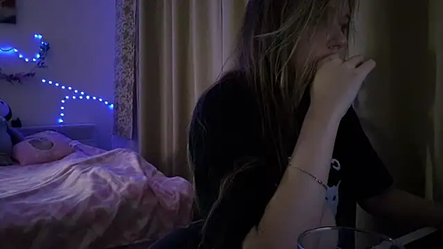 boozekirs  online show from 02/05/26, 02:27