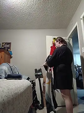 HTXBELLE online show from 11/28/25, 12:02