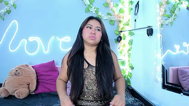 Luna Sommer online show from 03/05/25, 01:17