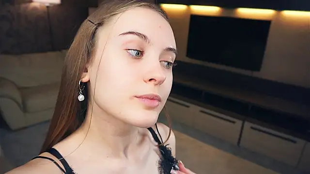 QuennaCoote online show from 03/06/25, 10:09