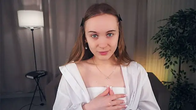 QuennaCoote online show from 03/18/25, 05:52