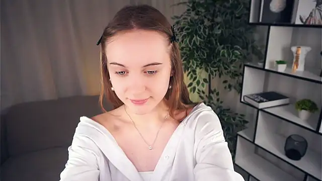 QuennaCoote online show from 03/18/25, 12:03