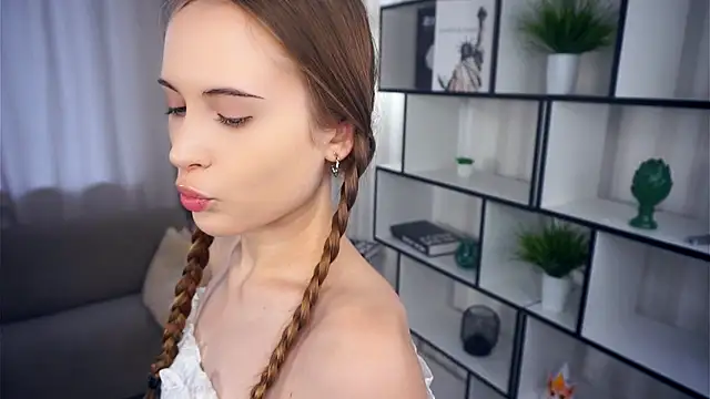 QuennaCoote online show from 10/15/25, 06:13