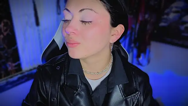 Snapshot of Guxplo_ chatting on 04/15/26, 02:46 Guxplo online show from 04/15/26, 02:46