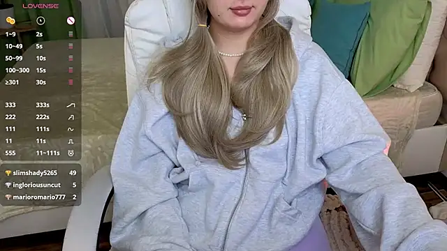 Snapshot of baby_debbie chatting on 02/21/25, 12:49 baby debbie online show from 02/21/25, 12:49